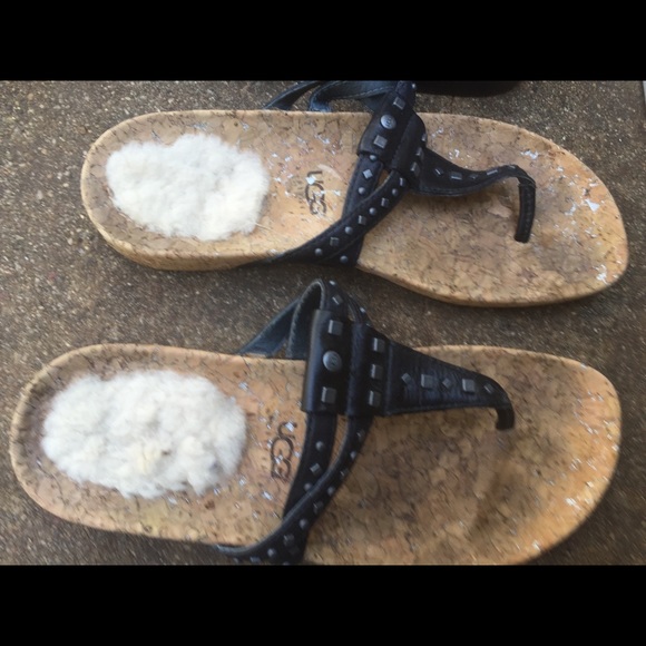 Ugg Sandals/Thongs flip flops size 6 - Picture 3 of 3